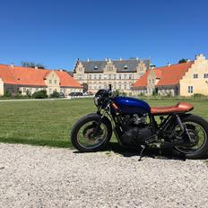Suzuki GS 750