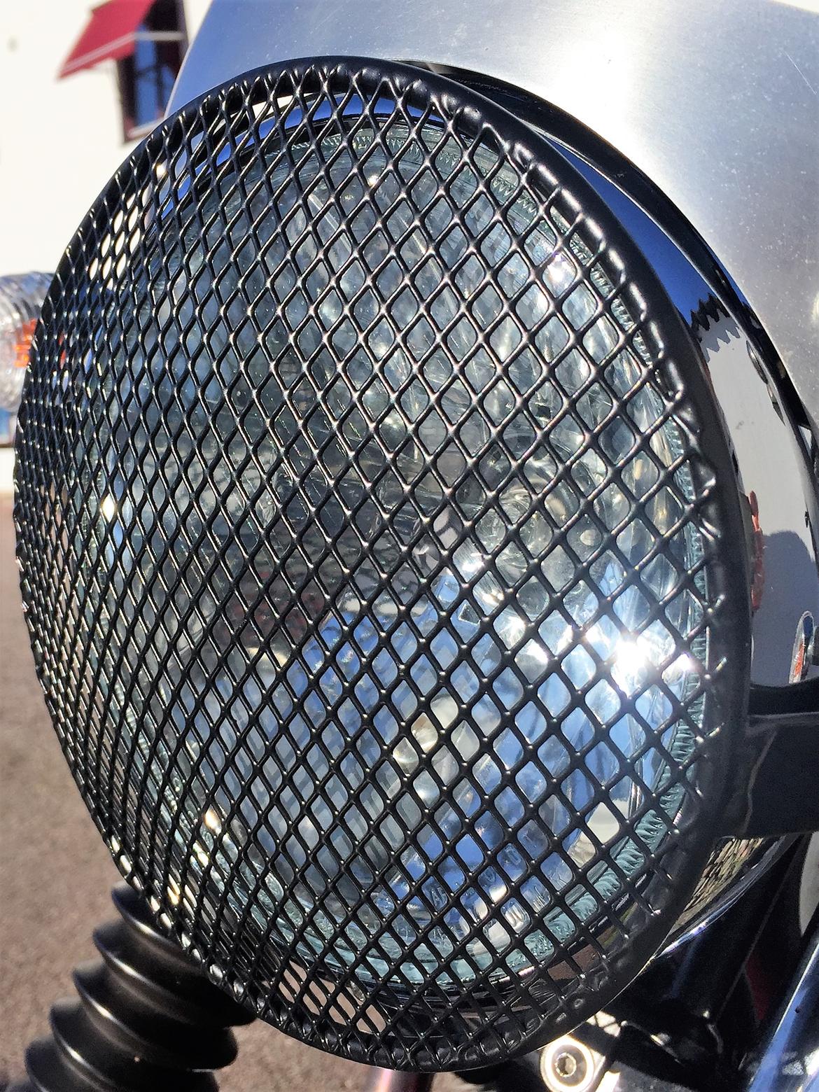 Moto Guzzi V7 II Stornello - Ny metalgrill foran lygten. Anti-stenslag. billede 30