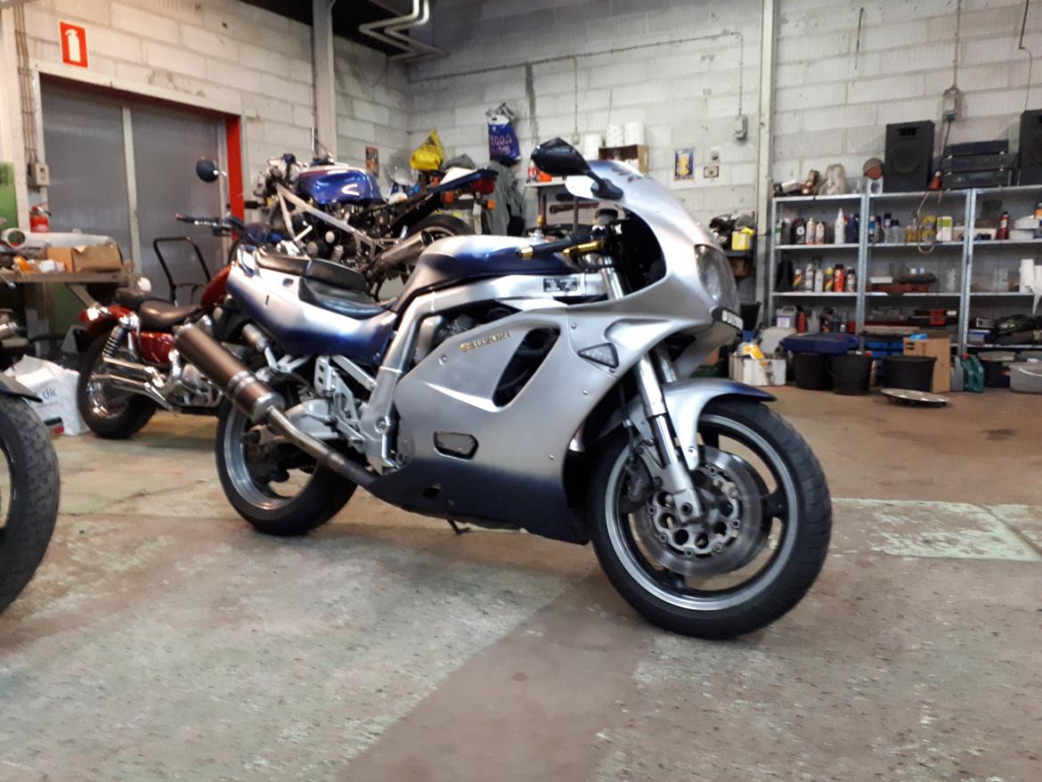 Suzuki GSXR 750 (SOLGT) billede 1