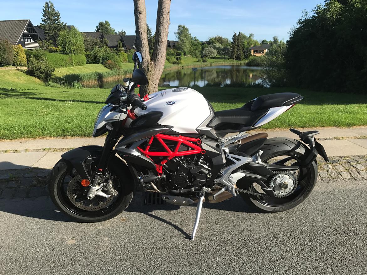 MV Agusta Brutale 800 billede 2