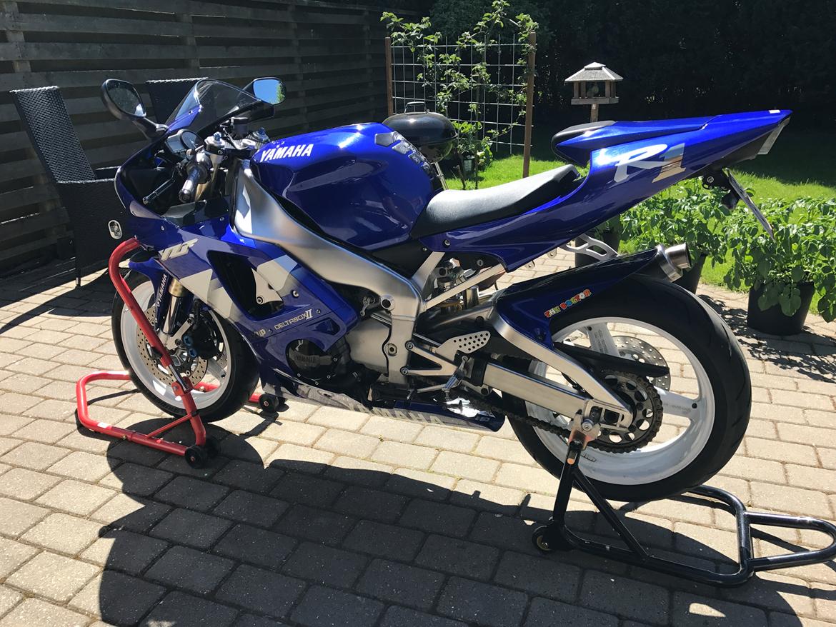 Yamaha YZF R1 billede 1