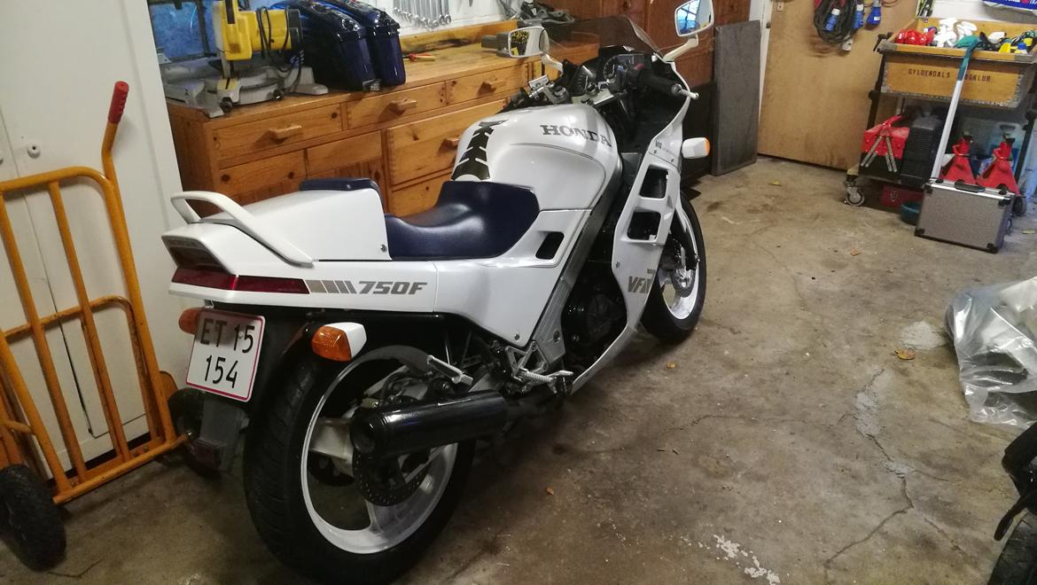 Honda ( SOLGT ) VFR 750 RC24 billede 2