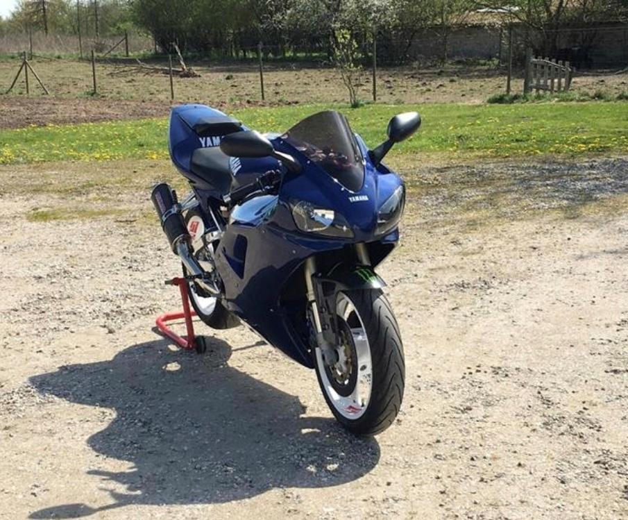 Yamaha R1 billede 1