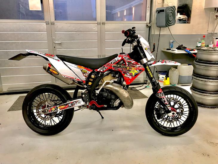 {{currentPhoto.altText}} billede {{currentPhoto.number}}