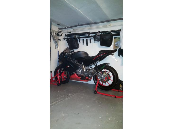 {{currentPhoto.altText}} billede {{currentPhoto.number}}