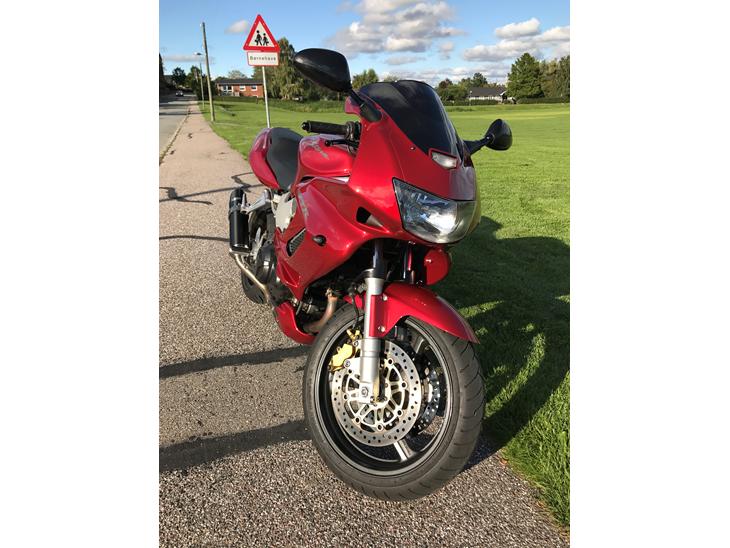 {{currentPhoto.altText}} billede {{currentPhoto.number}}