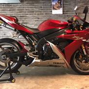 Yamaha YZF R1