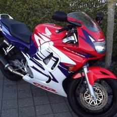 Honda CBR F