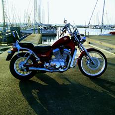 Suzuki Intruder VS800