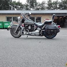 Harley Davidson Softail Heritage Nostalgia. FLSTN