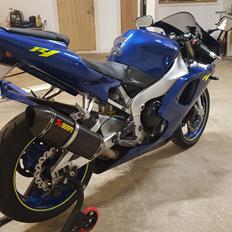 Yamaha YZF R1