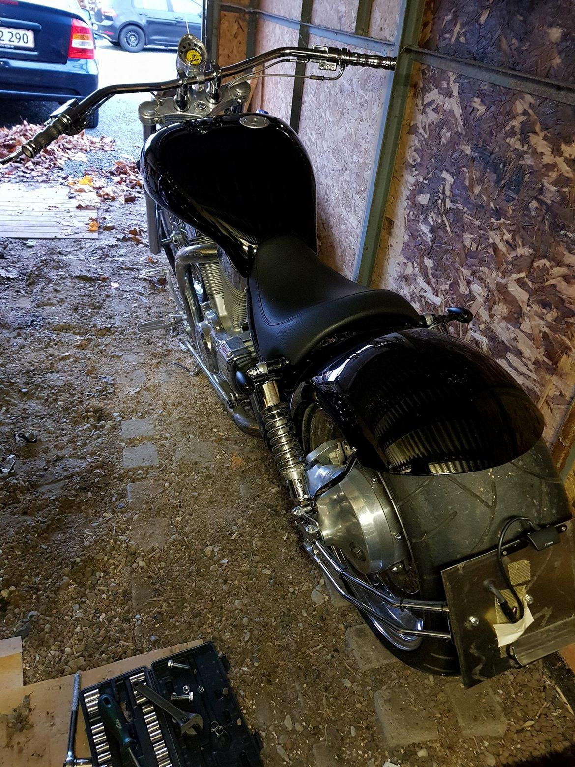 Suzuki VS 1400 - Efter lakering af tank billede 1