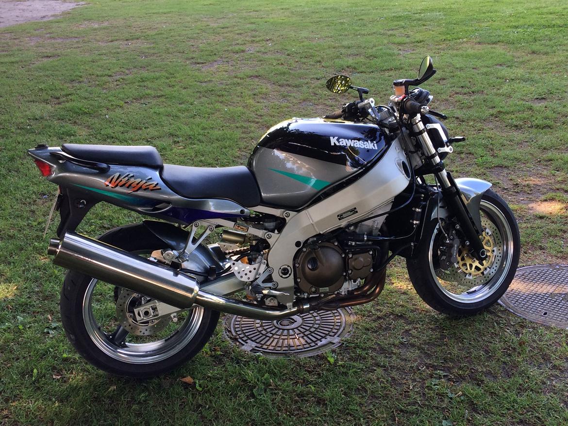 Kawasaki ZX9R billede 1