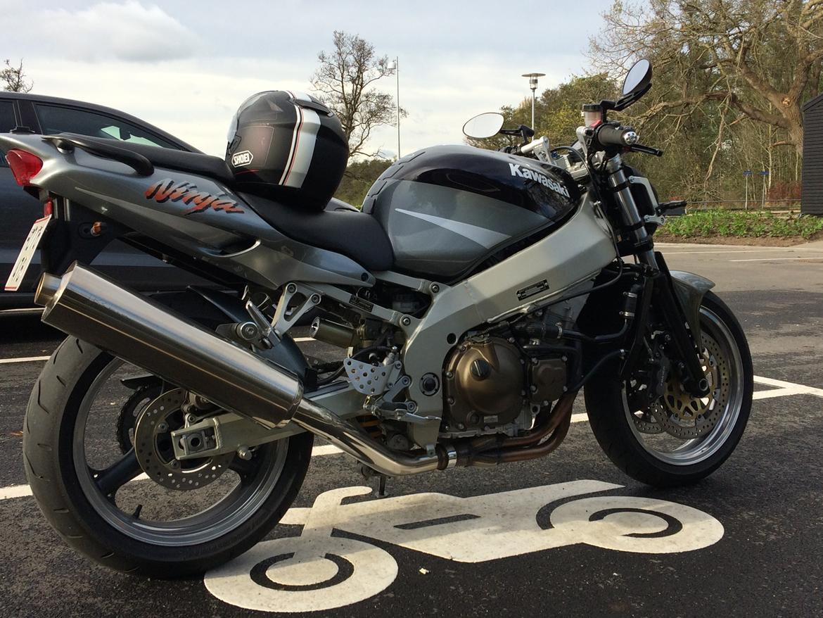 Kawasaki ZX9R billede 3