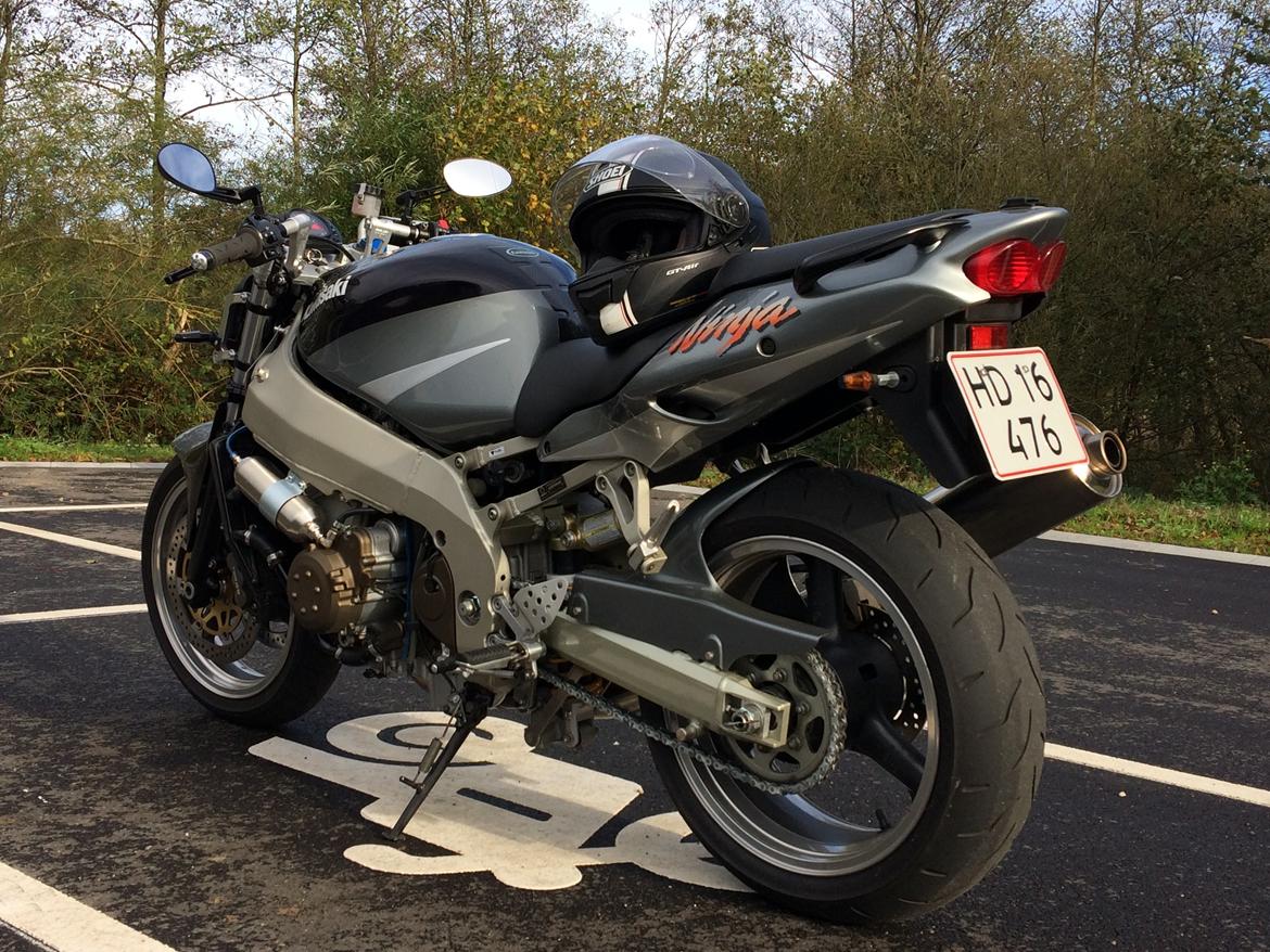 Kawasaki ZX9R billede 2