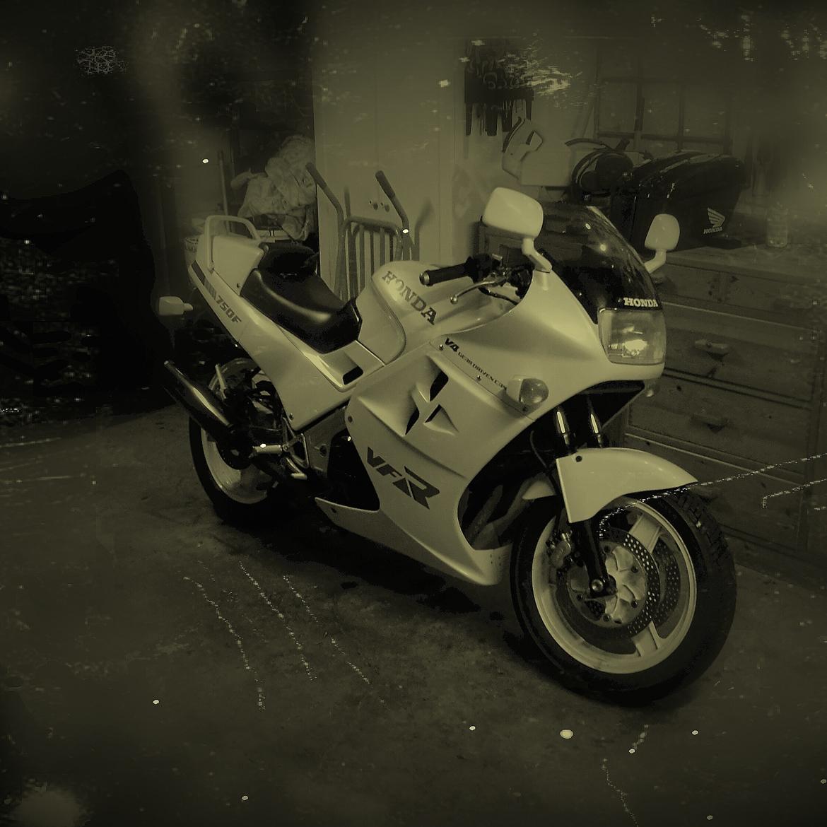 Honda ( SOLGT ) VFR 750 RC24 billede 7