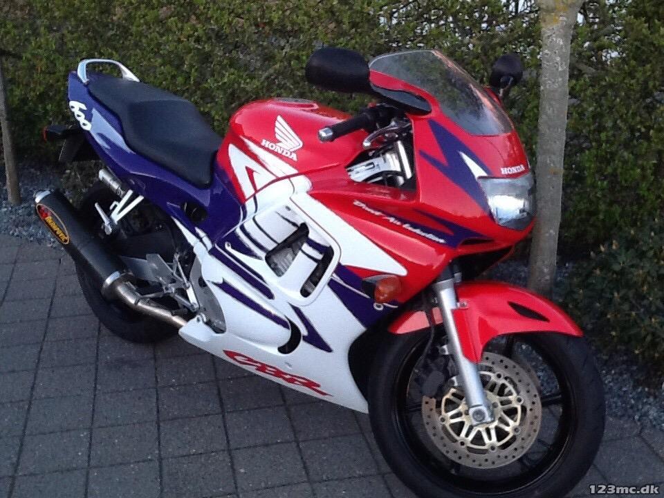 Honda CBR F billede 2