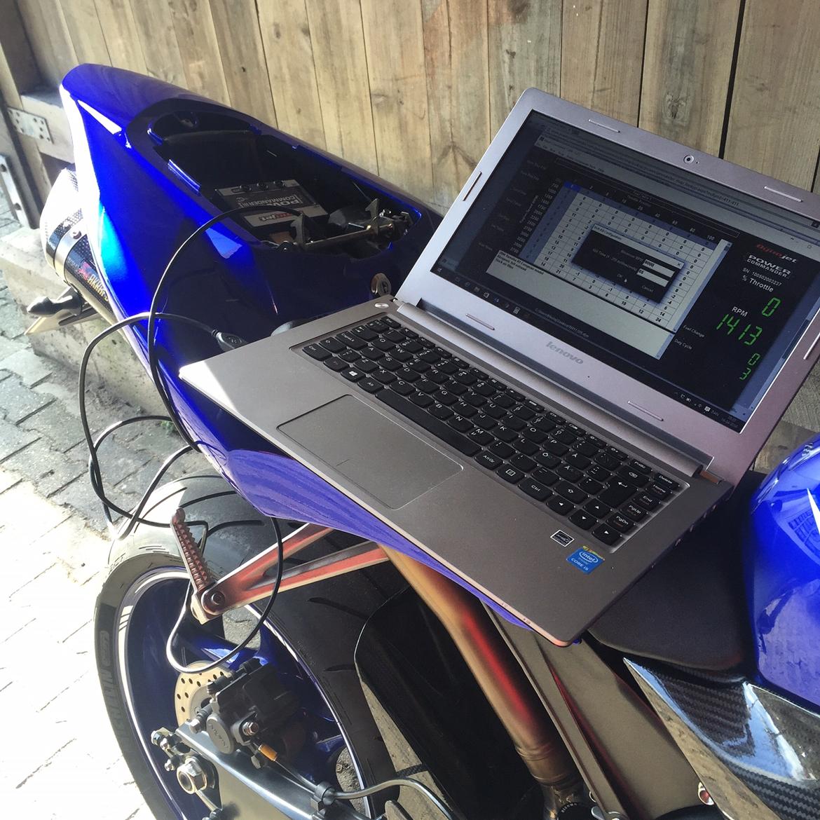 Yamaha R1 billede 12