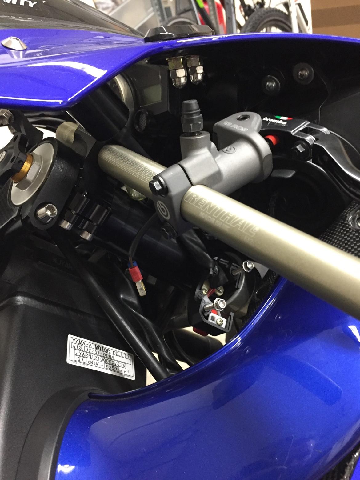 Yamaha R1 billede 34