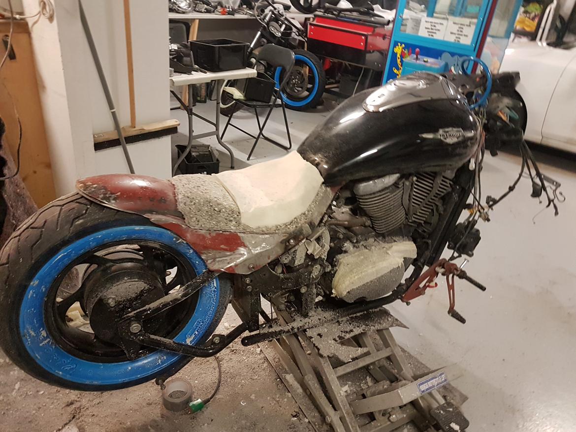 Suzuki M800 - det begynder at pynte billede 21