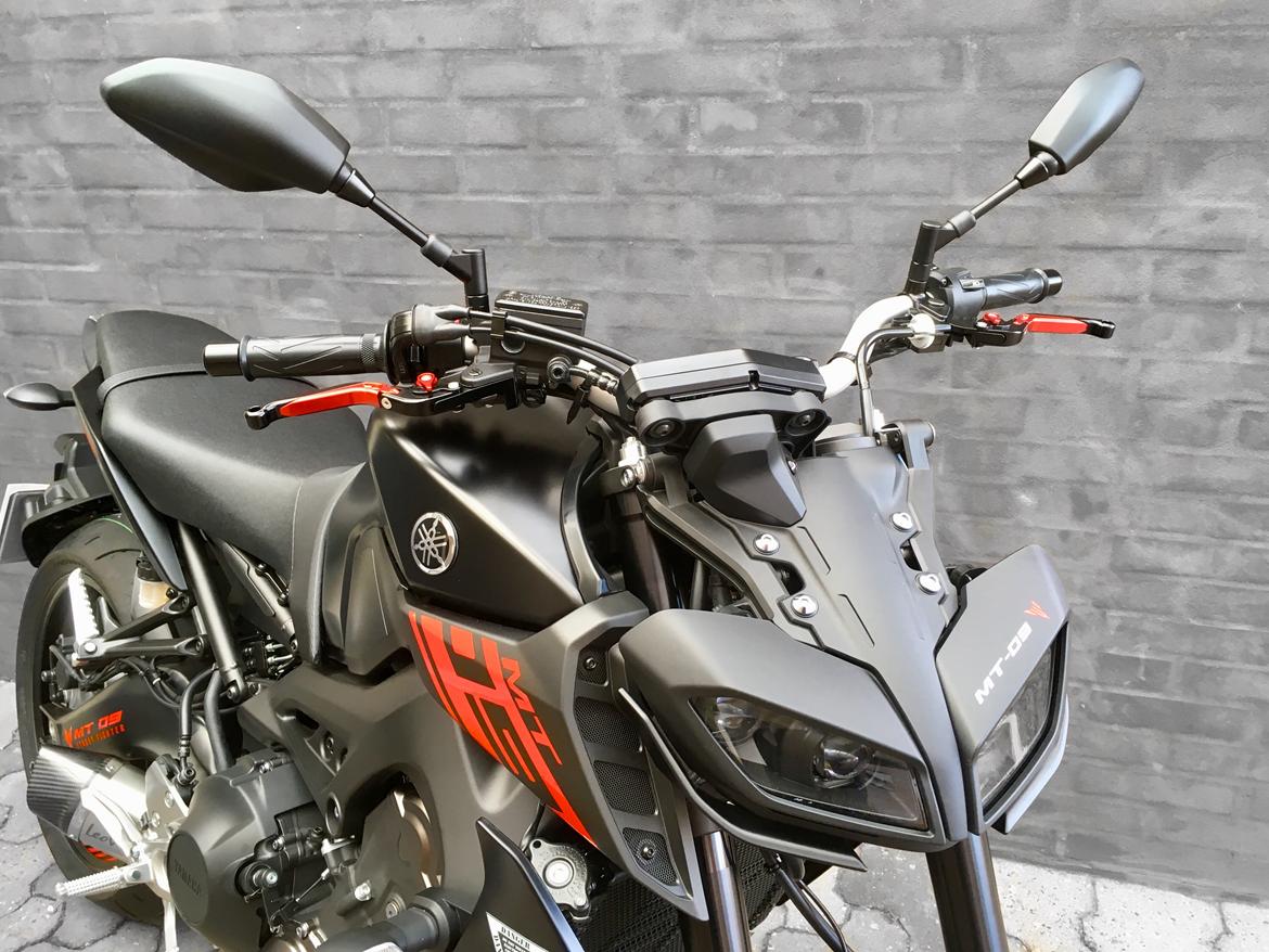 Yamaha MT-09 "BAGHJULS KONGEN II" - Korte flipup greb billede 3