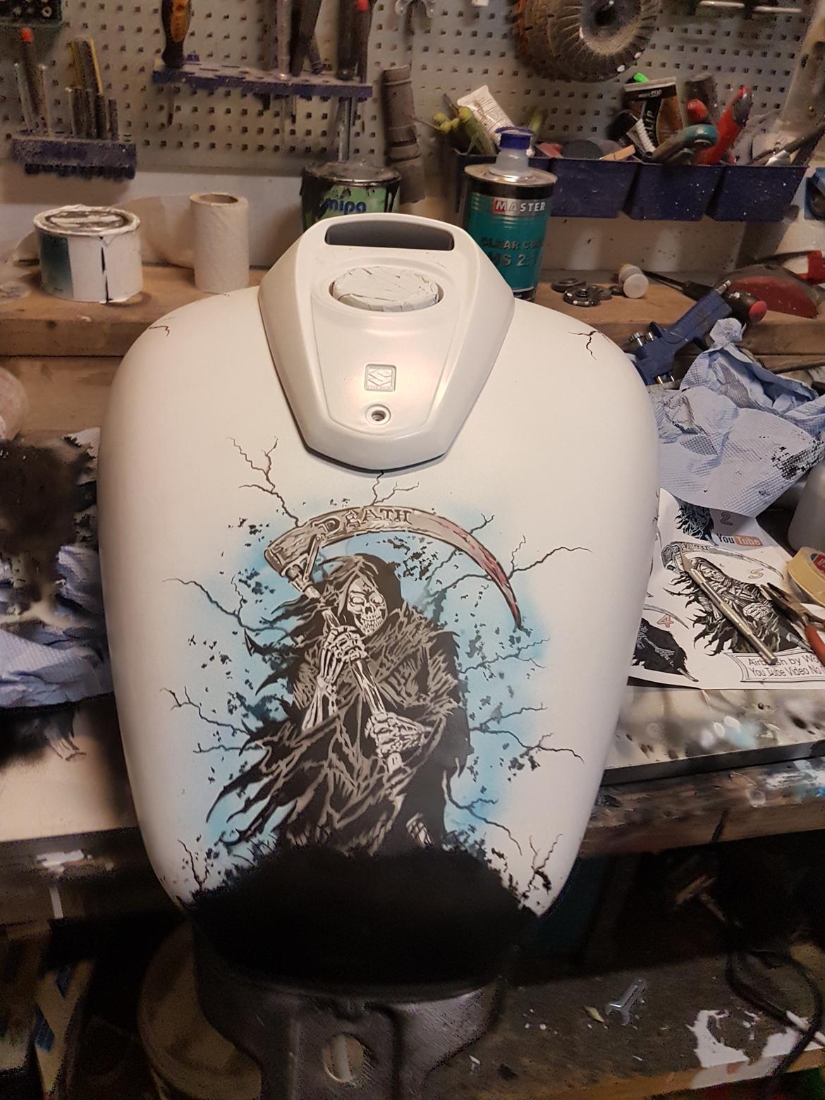 Suzuki M800 - Lidt airbrush er ved at være færdig billede 15