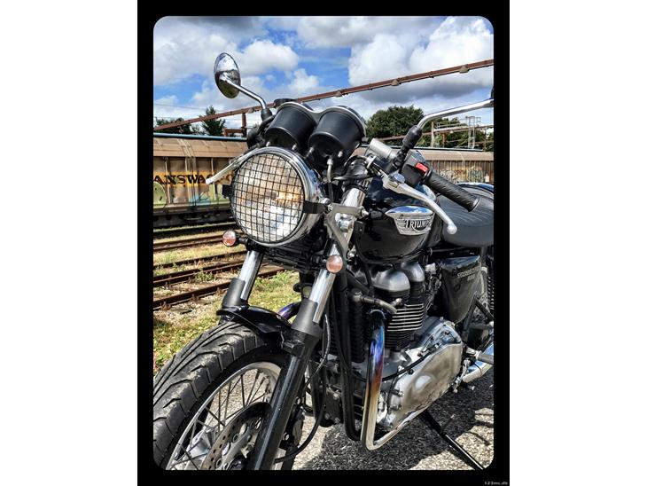 Triumph Thruxton 900 billede 1