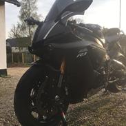 Yamaha YZF-R1