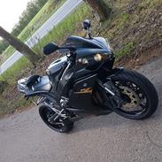 Yamaha R1