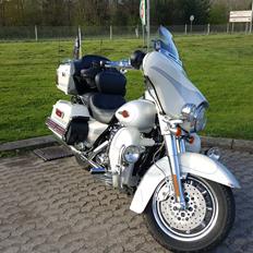 Harley Davidson CVO FLHTCUISE