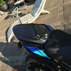 Suzuki GSXS 750