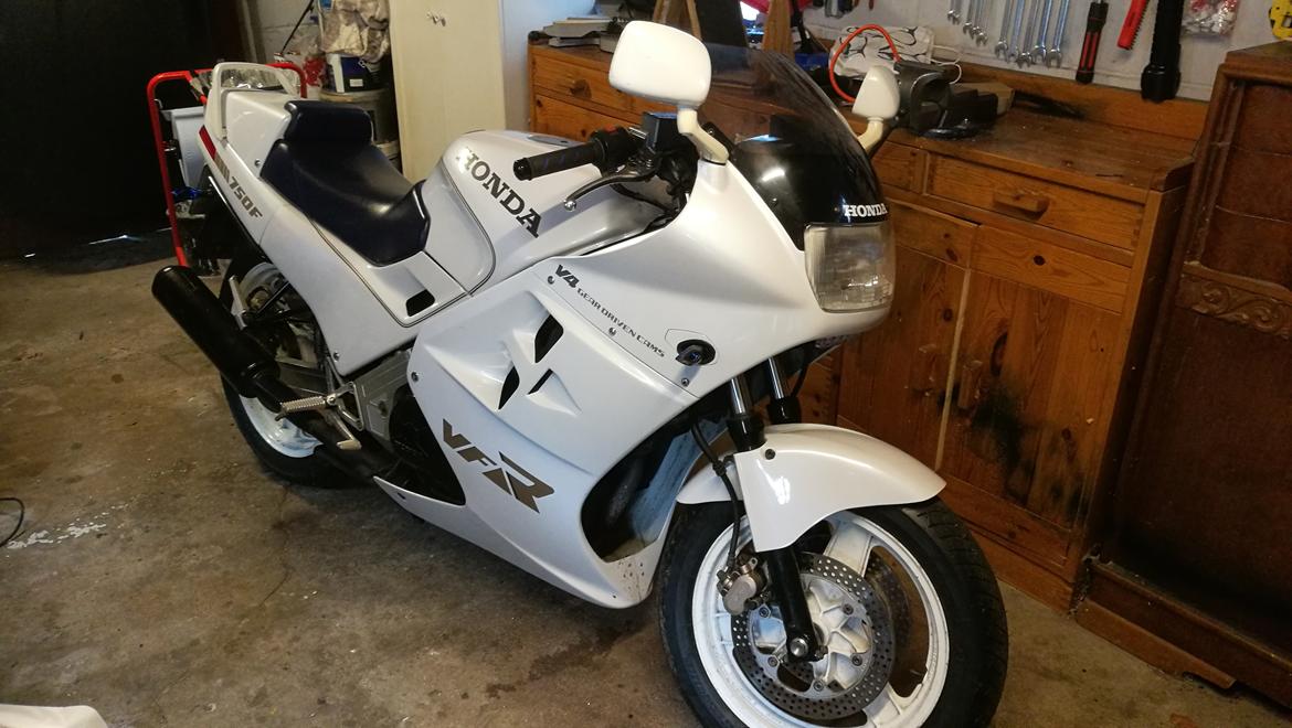 Honda ( SOLGT ) VFR 750 RC24 billede 9