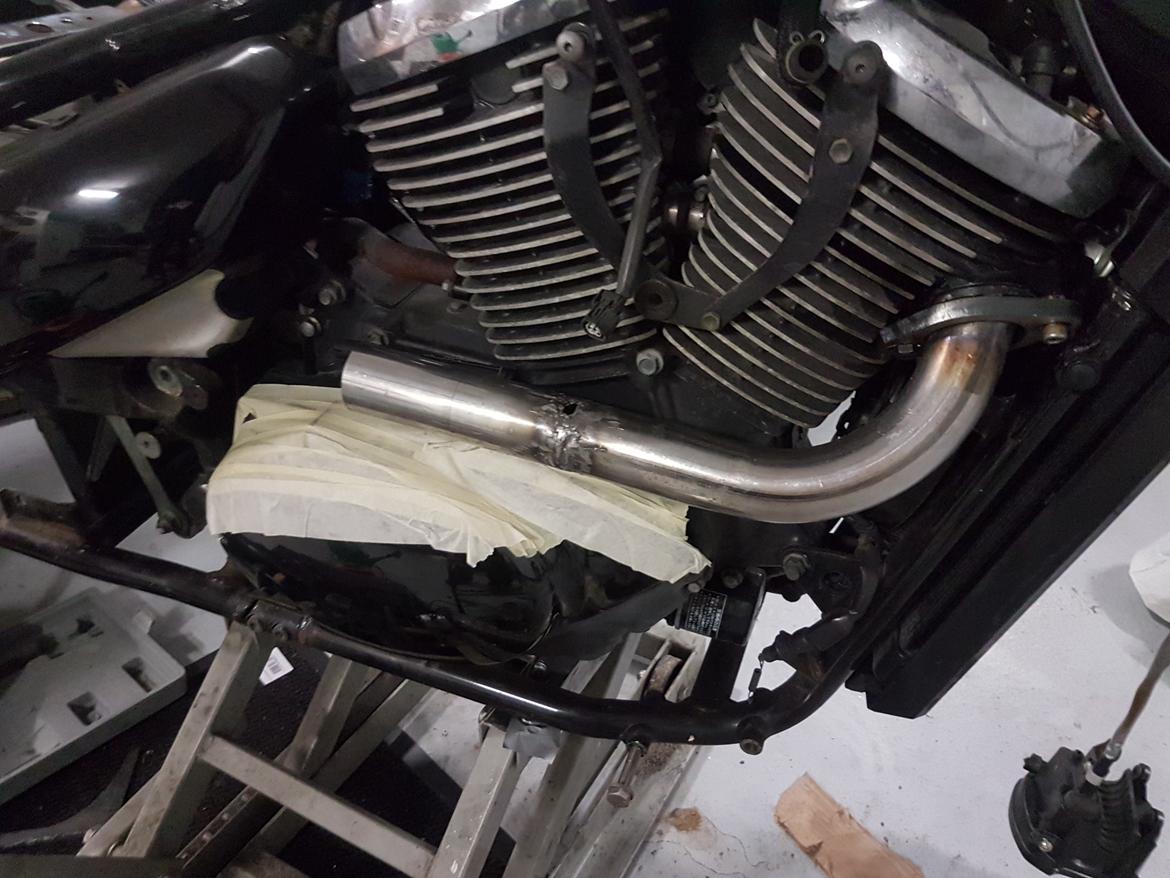 Suzuki M800 - Start på udstødning - flange har drejet af en smed. billede 32