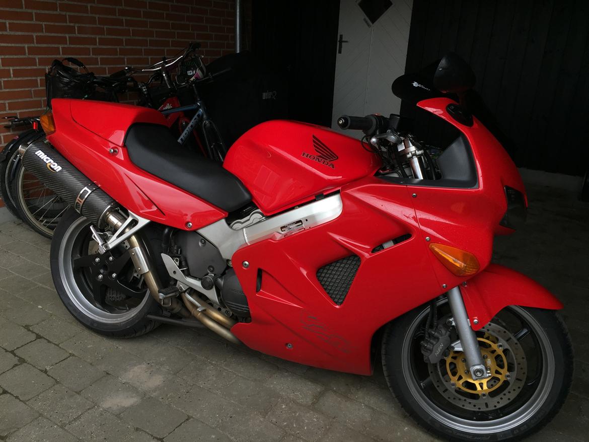 Honda VFR 800 Fi billede 2