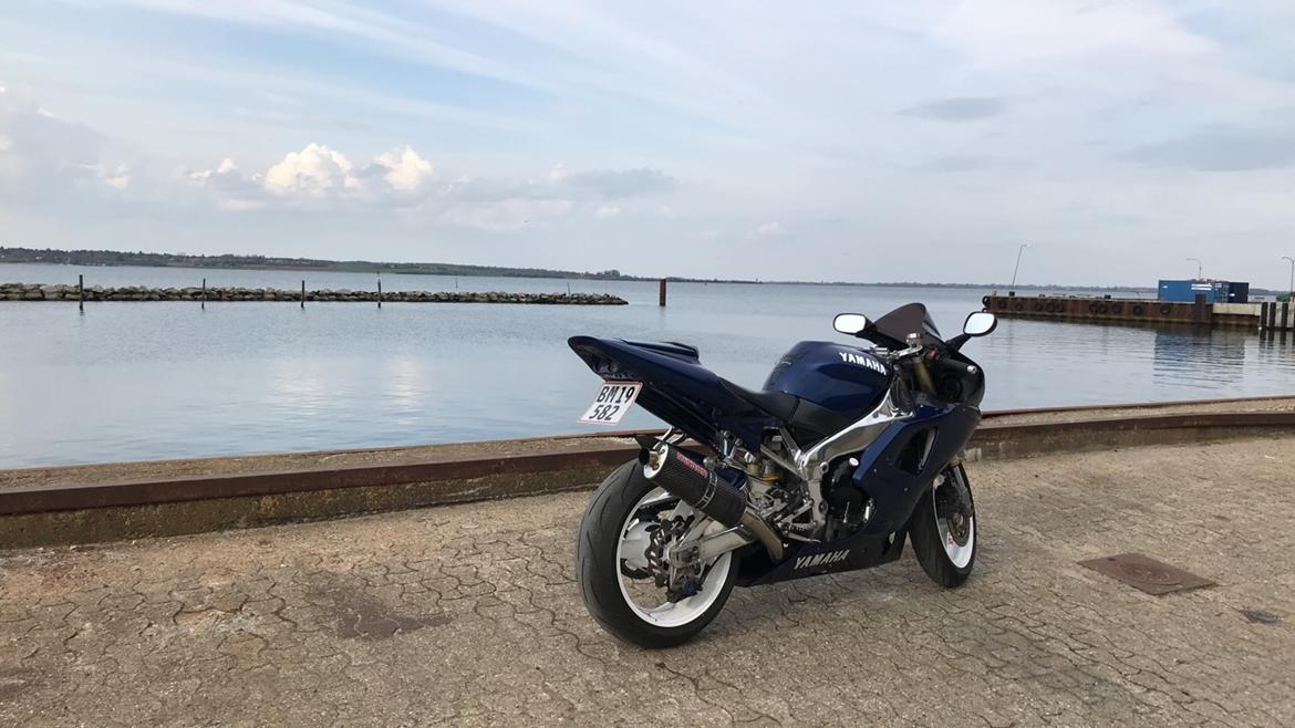 Yamaha R1 billede 7