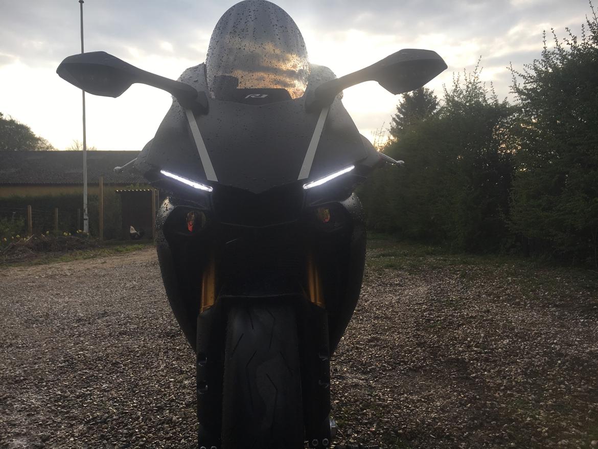 Yamaha YZF-R1 billede 1