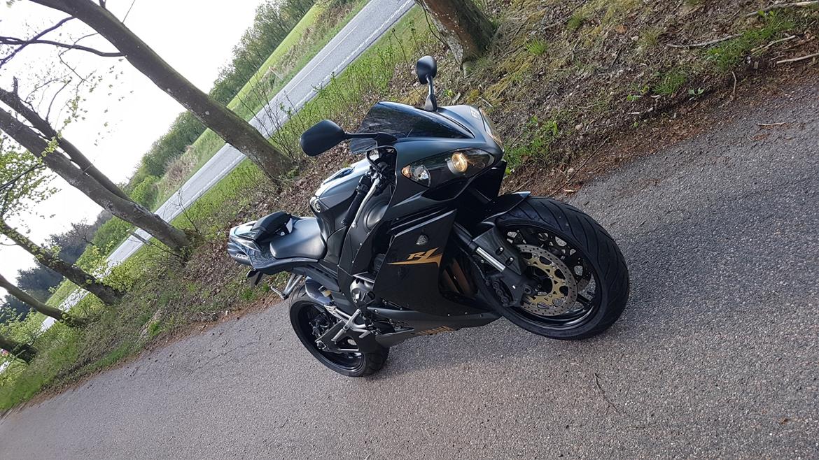 Yamaha R1 billede 4
