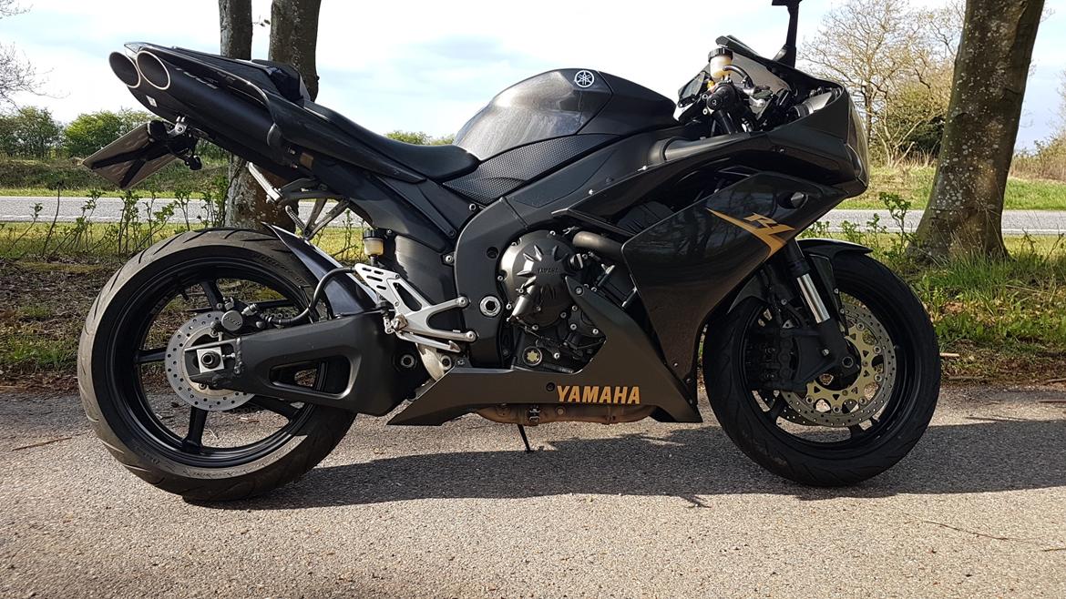 Yamaha R1 billede 1