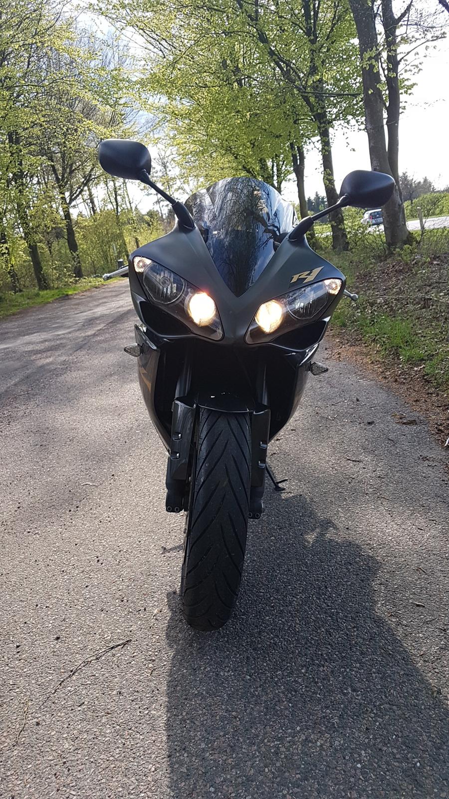 Yamaha R1 billede 7