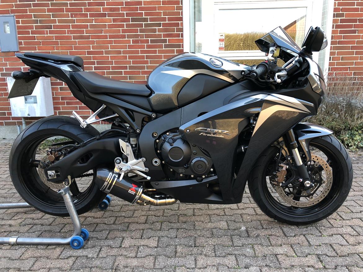 Honda CBR FIREBLADE 1000RR billede 2