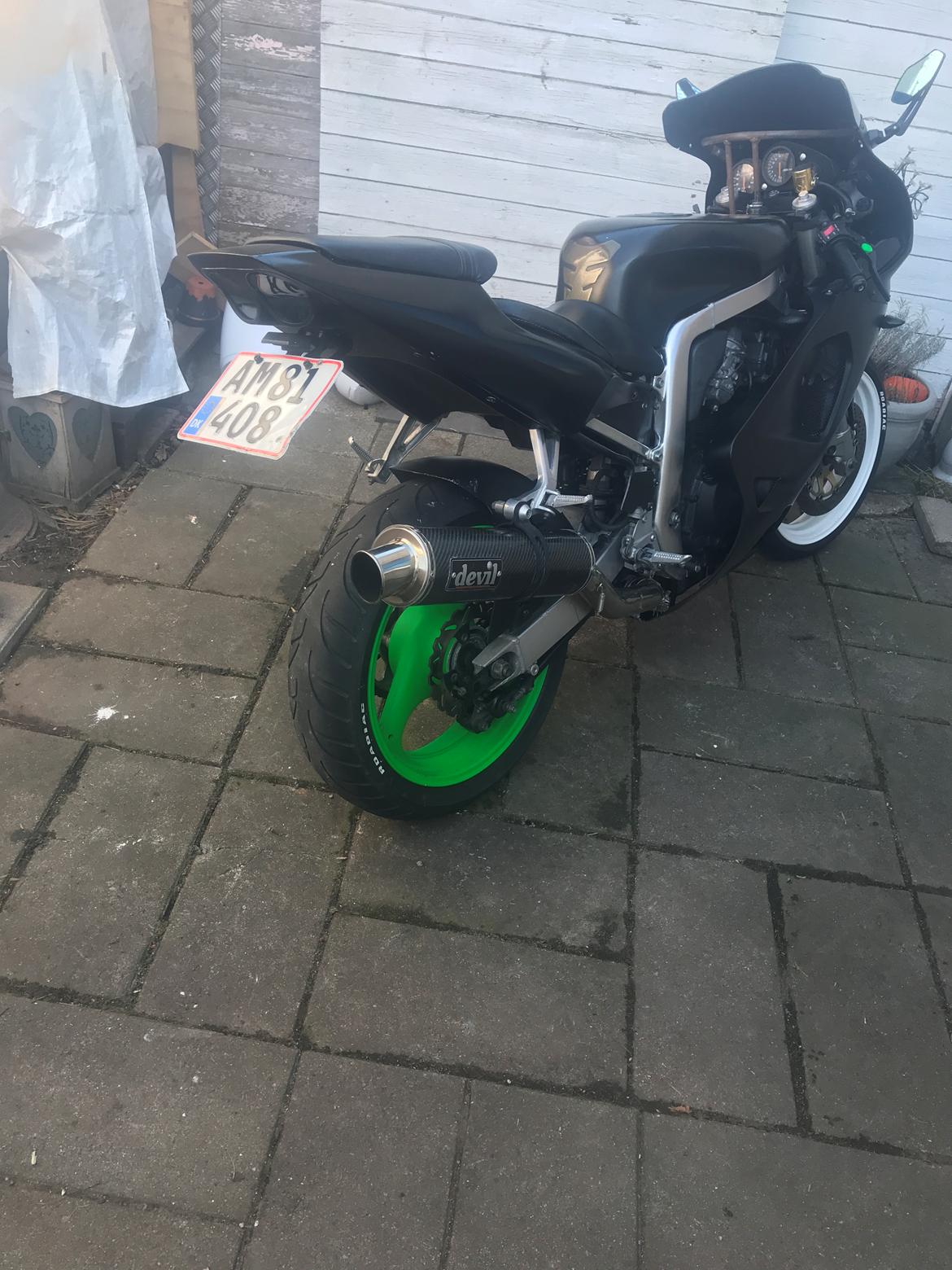 Suzuki GSXR 400 billede 16