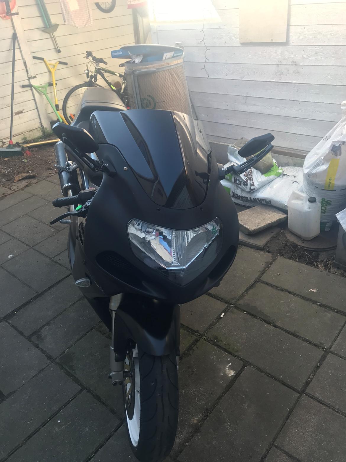 Suzuki GSXR 400 billede 17