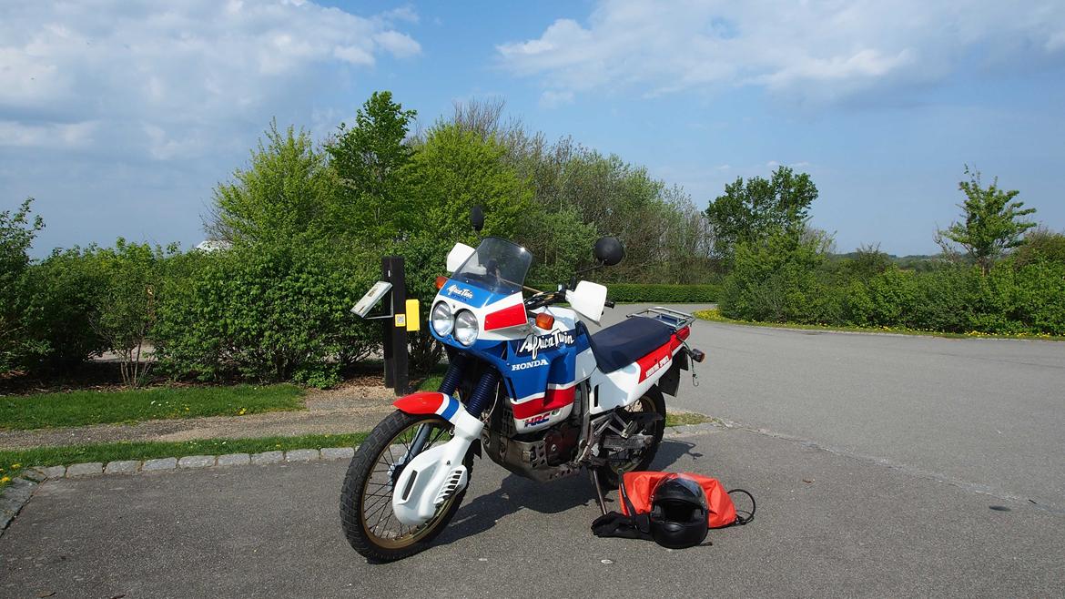 Honda XRV 650 Africa Twin (750 bastard) - Første tur gik hjem fra forhandleren i Skanderborg, til Billundegnen. Med stop her ved Ejer Bavnehøj billede 1