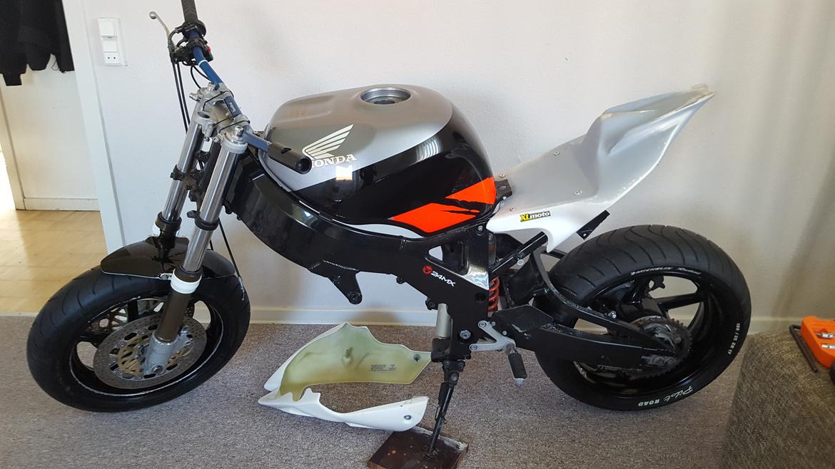 Honda CBR 900 RR FIREBLADE . (SC28) billede 8