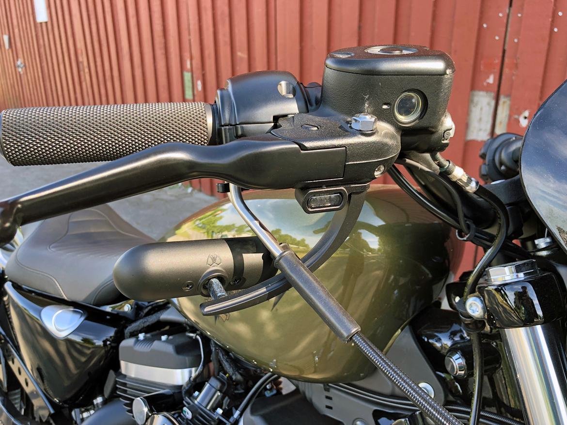 Harley Davidson Sportster XL883N Iron  - Lille detalje af Thunderbike LED blink billede 7
