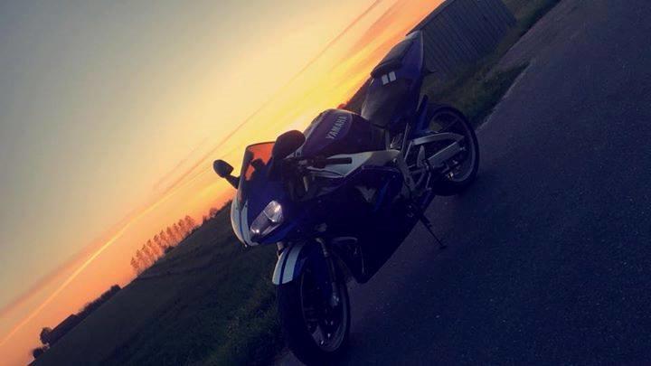 Yamaha YZF R1 billede 3