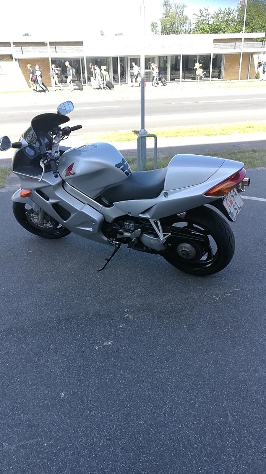 Honda VFR 800 Rc46 (solgt)  billede 9