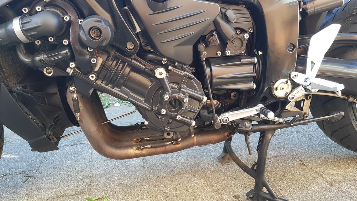 BMW K1200R "SOLGT" - Motoren på 1157 ccm trækker som et lokomotiv fra tomgang og op til omdr. begrænseren sætter ind,  i ALLE gear. billede 3