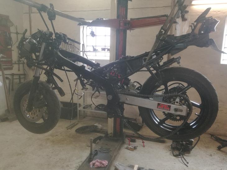 Honda Cbr 600 f3 - var nemmere at tage motoren hen på bordet billede 1