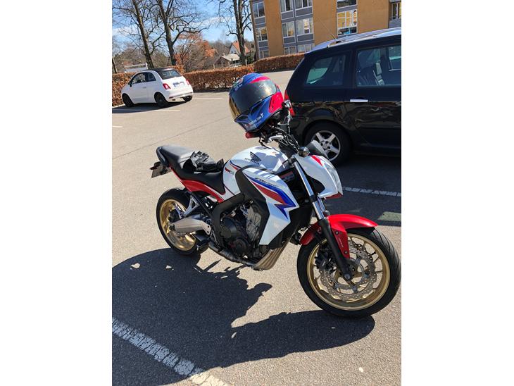 {{currentPhoto.altText}} billede {{currentPhoto.number}}